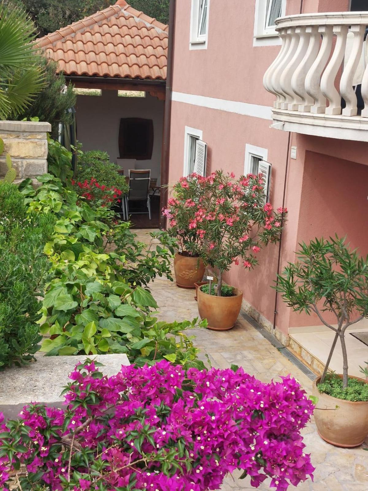 Apartments Ljubo Stari Grad  Exterior photo