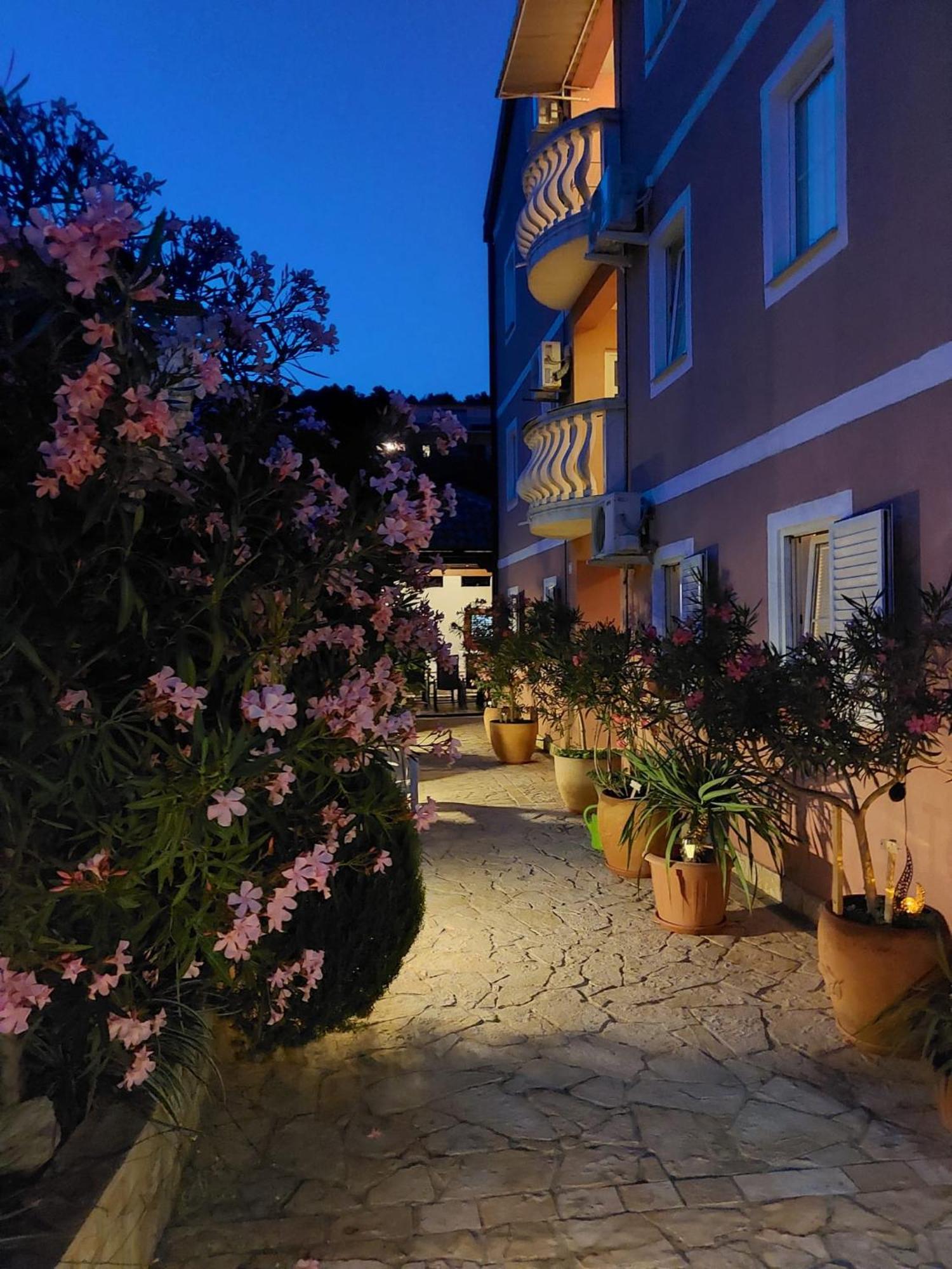 Apartments Ljubo Stari Grad  Exterior photo